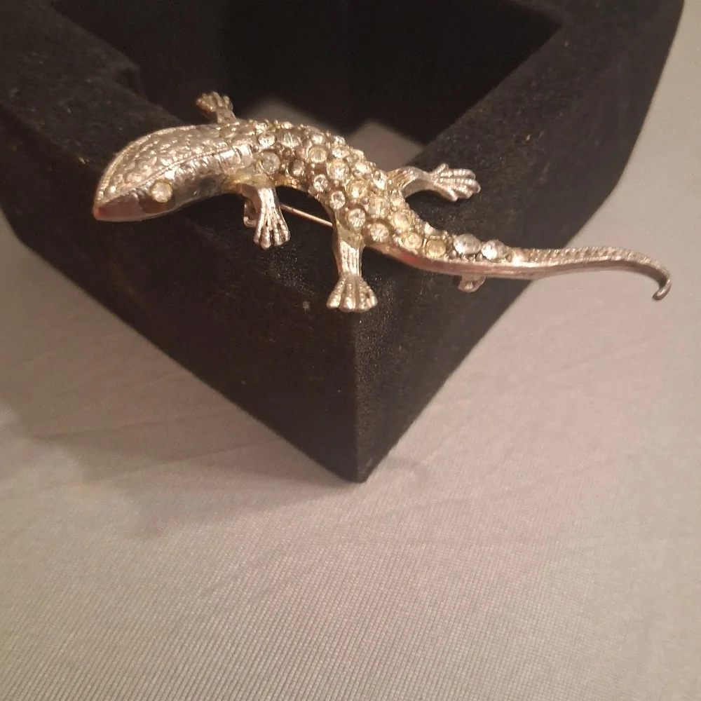 Rhinestone Lizard Brooch - Silver Tone